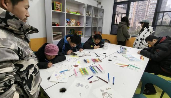 ����Ժ�๤���_չ��ͯ�����f�����