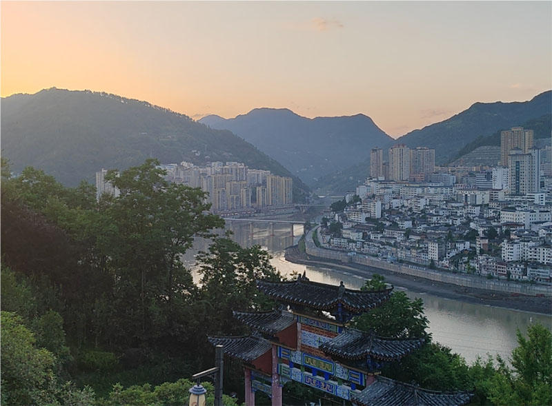 �����l��ɫ��չ����֮�L