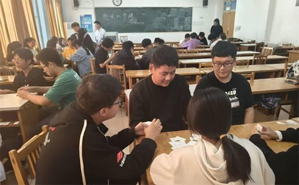 Ȥζ������ײ�ڻ��W����Ȥ��ҫ�ڽ�������