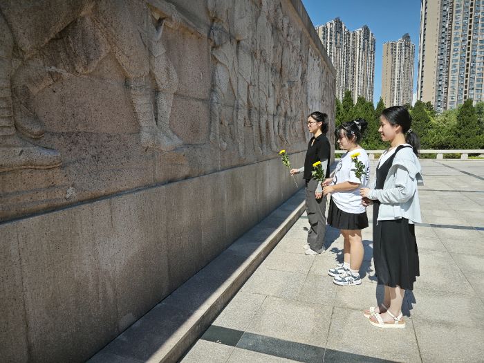 ����W(xu��)�������l(xi��ng)������Ӣ�Ҿ����s�m(x��)�tɫѪ�}