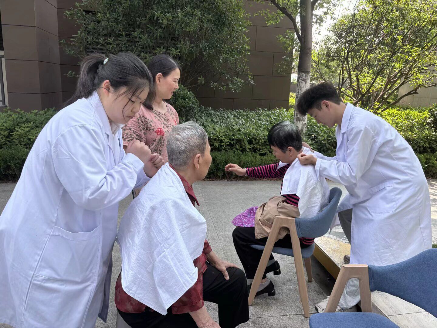 �°��t�W�W�硰����ͬ�С����}�x�\�A�M�Y��