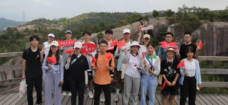 ����ɽ���\�C��ͬ�cʢ�����A���������_ɽ�У�����������