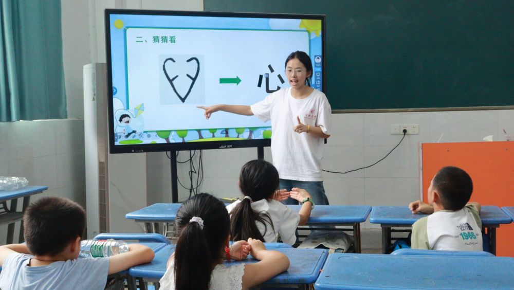 �Ϸʴ�W(xu��)�W(xu��)�Ӹ�С�R�(zh��n)�_չ���(hu��)��(sh��)�`���������A�Ļ����I(l��ng)��(hu��)�׹��L(f��ng)��