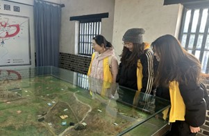 ���мtɫ���򣬺�P���ɾ���