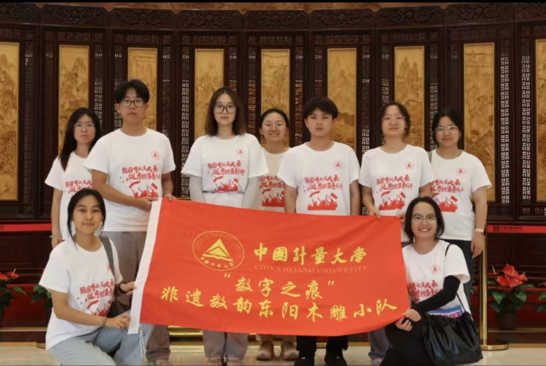 ����W���߽�ľ�񣺖|�ľ���c�ഺ�Ľ��Ԋ