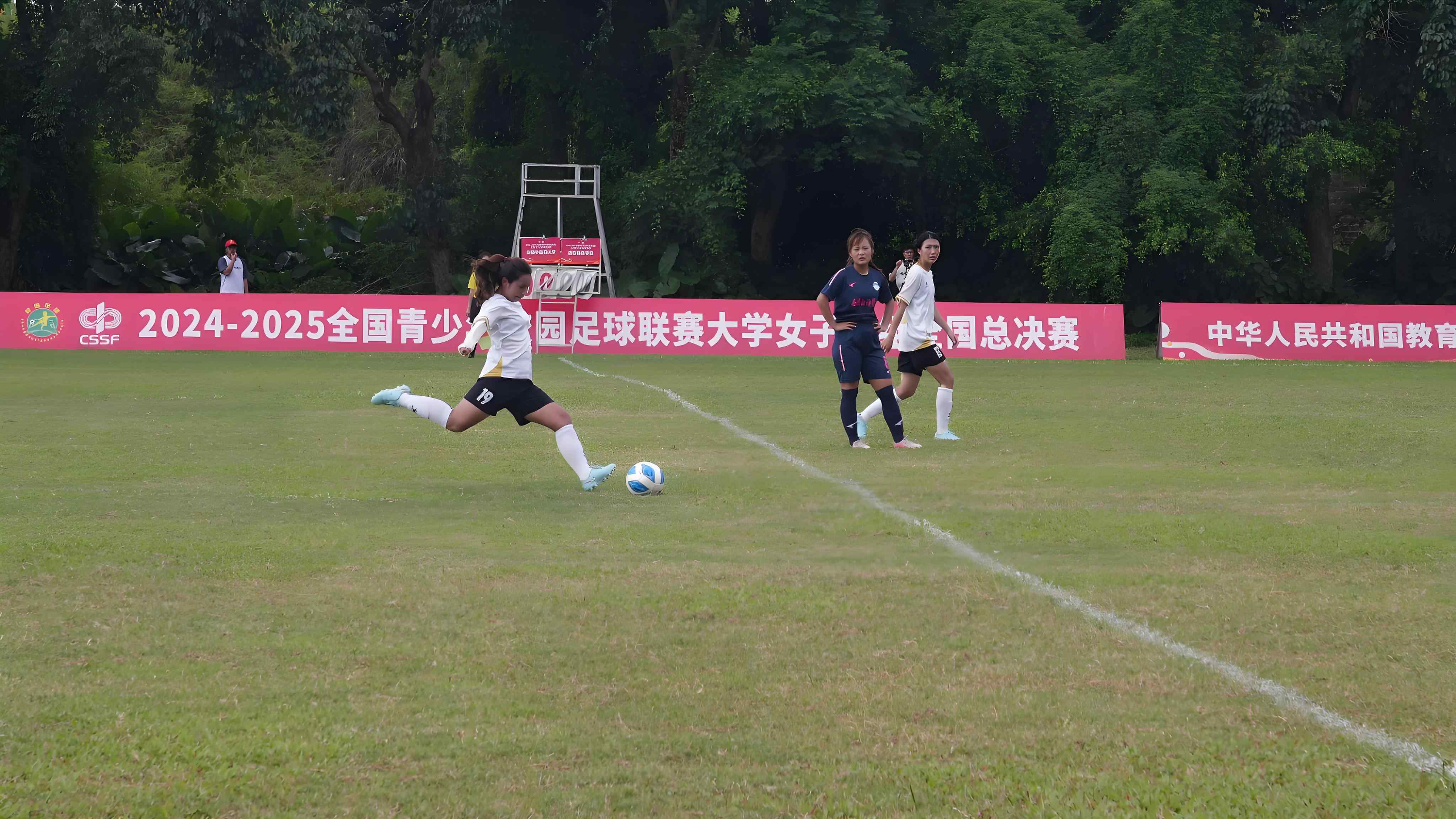 �������t(y��)ˎ��W(xu��)Ů���Zȫ��(gu��)������У�@����(li��n)ِ��ʮ����