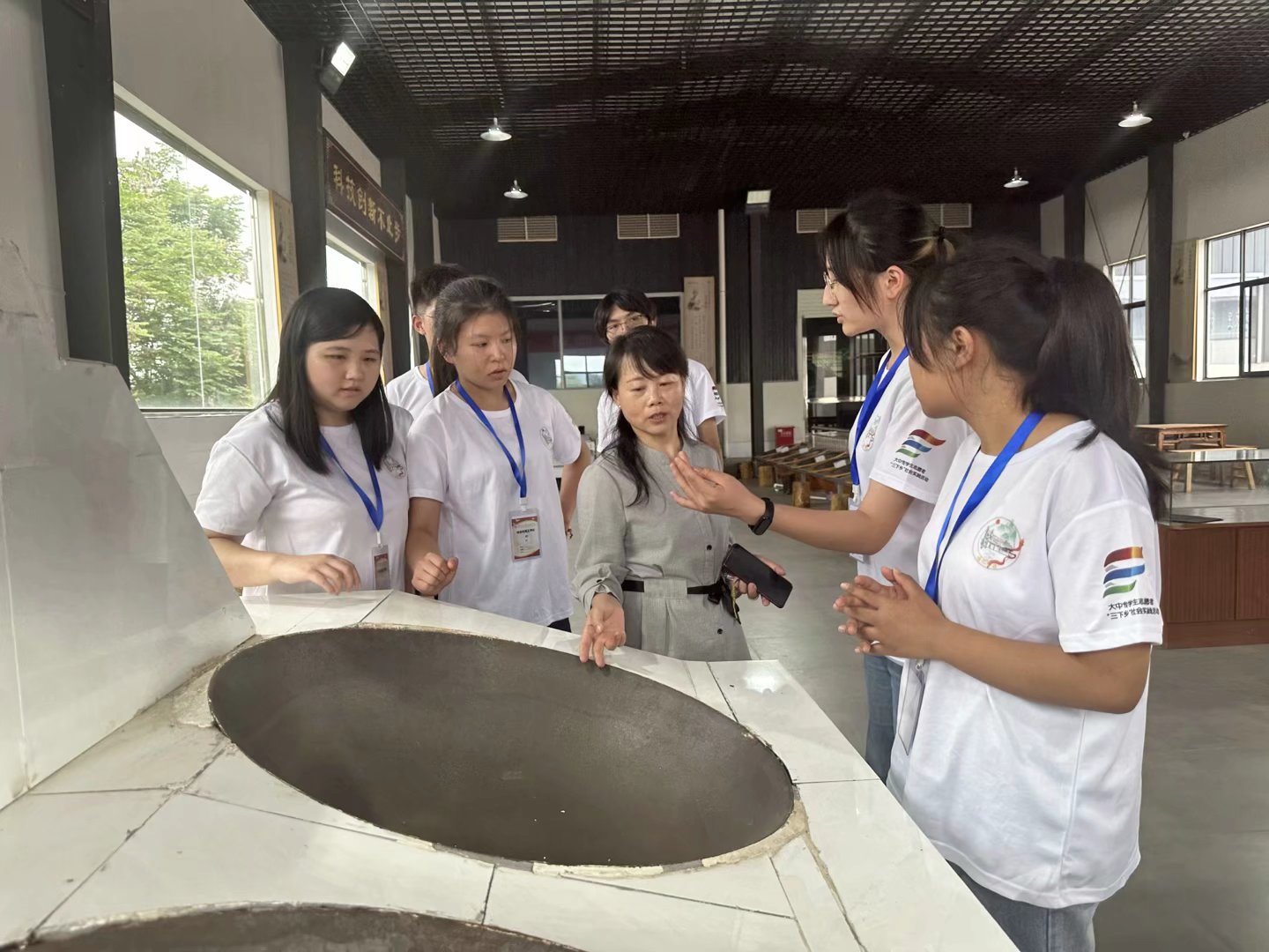 �l�]�r�I��ɫ���ݣ�����l�����d֮��