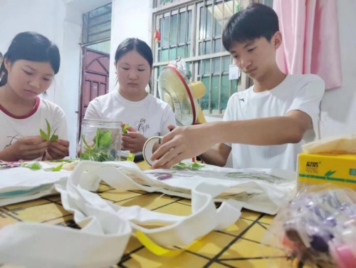 ����W������������`�������z��������Ļ�����