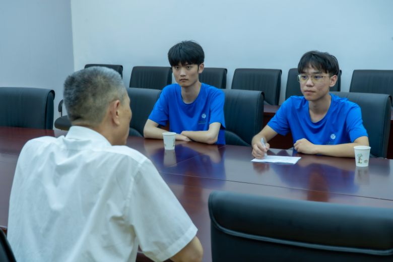 ����������W(xu��)�W(xu��)�������ഺ������̽���tɫ����