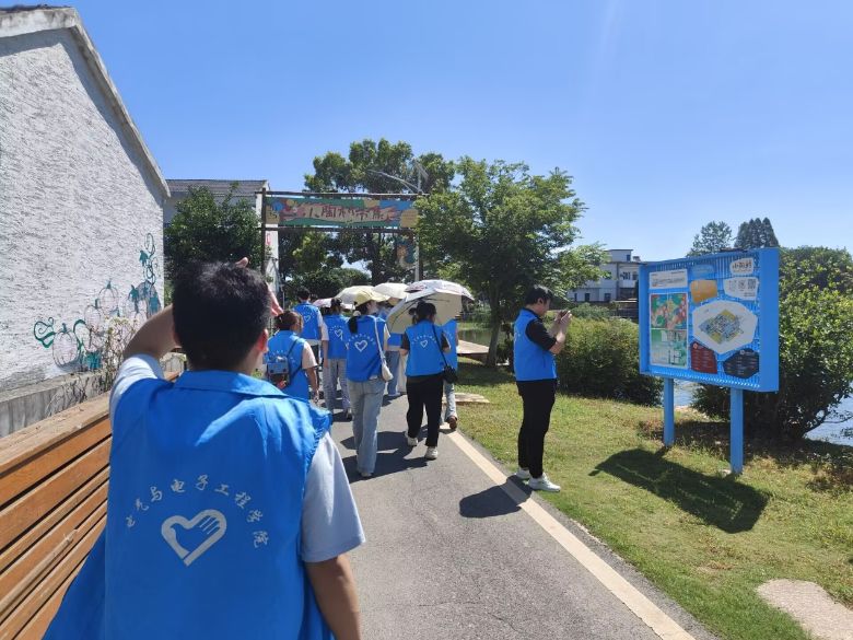 ��W(xu��)�����������l(xi��ng)���ഺ���z�У��x��С�մ塱