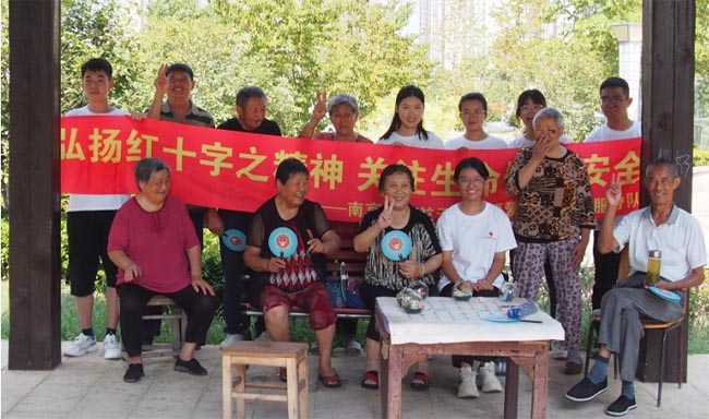 �Ϻ������ഺ�Y��ǰ�У�־Ը���պ�P�tʮ�־���