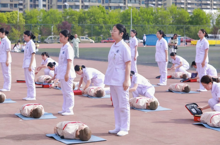 �D�鼱�Ȳٱ��ݣ�����z��