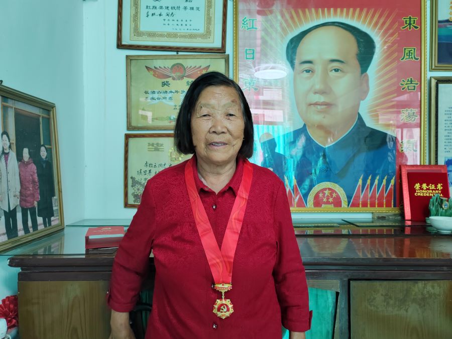 ���L����ŮӢ�ۡ������������