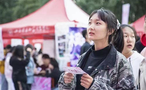 �ഺ��䣬����y��