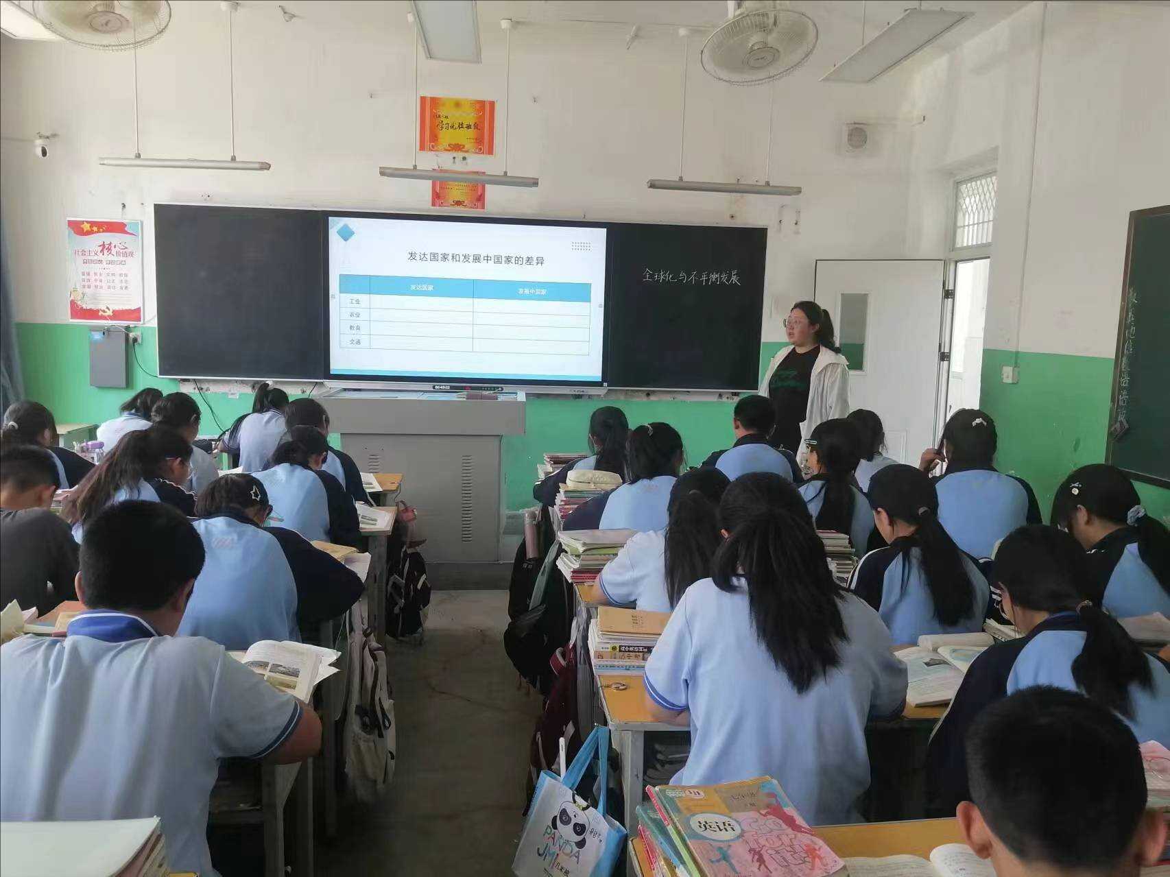 �߲ʼ����c��ϣ��֮��