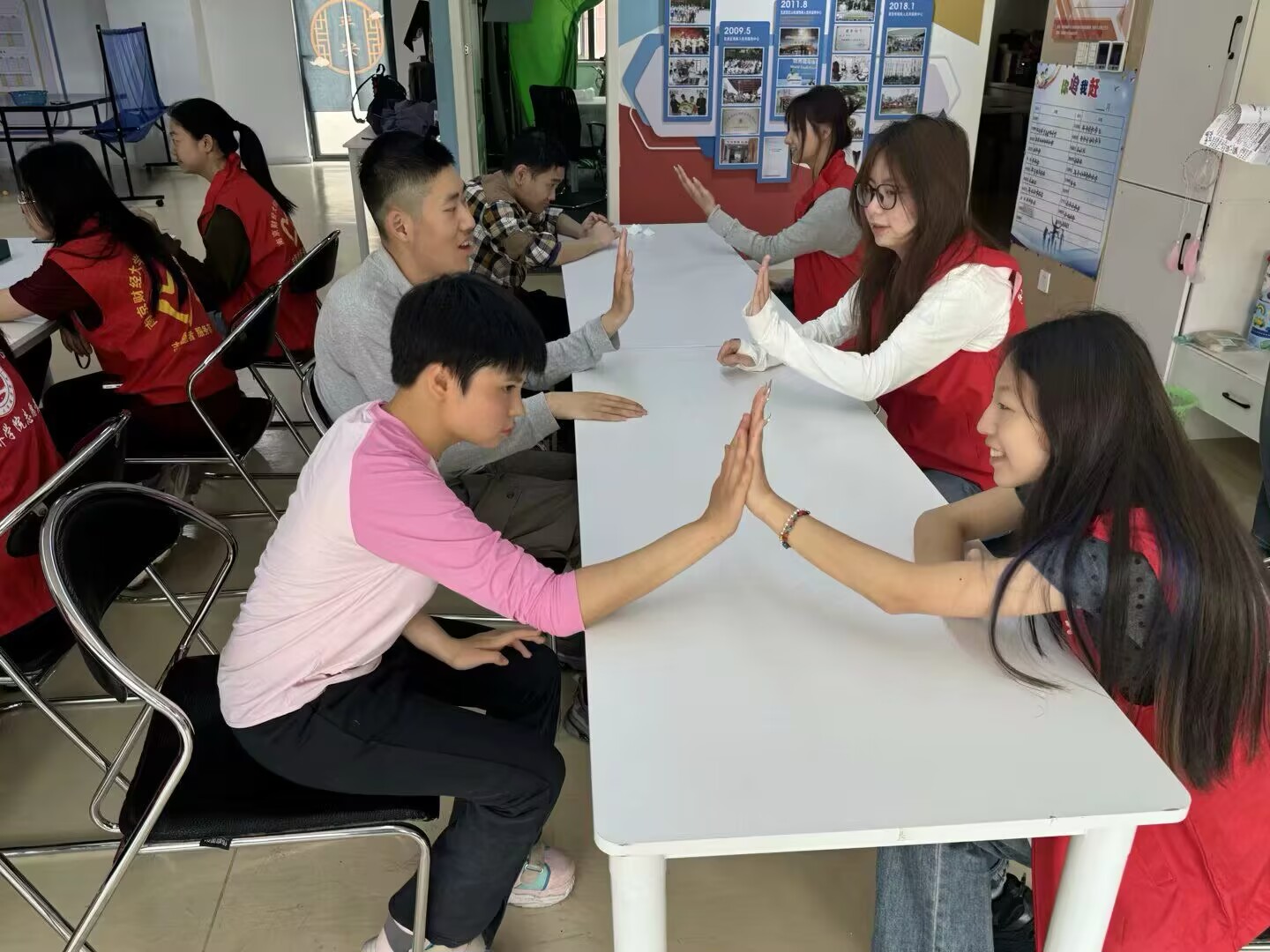 �Ͼ�ؔ��(j��ng)��W(xu��)����У�^(q��)��(j��ng)���W(xu��)Ժ���껨��_չ؛�����}־Ը���