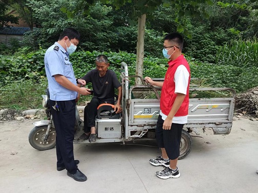 ɽ�|��W(xu��)΢��ӌW(xu��)Ժ������ϵɣ�ܡ����ʝ����R���(zh��n)־Ը����(w��)�F(tu��n)���(d��ng)�A�M�Y(ji��)��