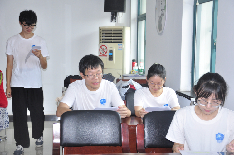 ���龰����ģ�M��ͥ���c��ͯ�У����o(h��)С���瘷(l��)�W(xu��)���L(zh��ng)