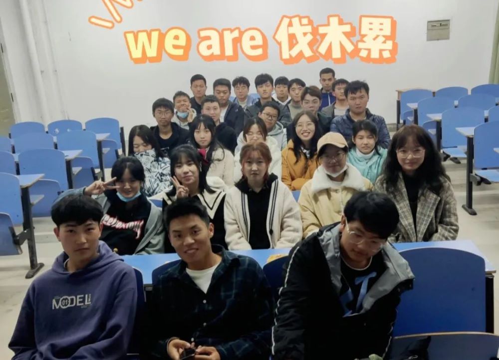 ���Ϲ��I(y��)��W(xu��)�������F֧�����L(f��ng)��չʾ��������2102