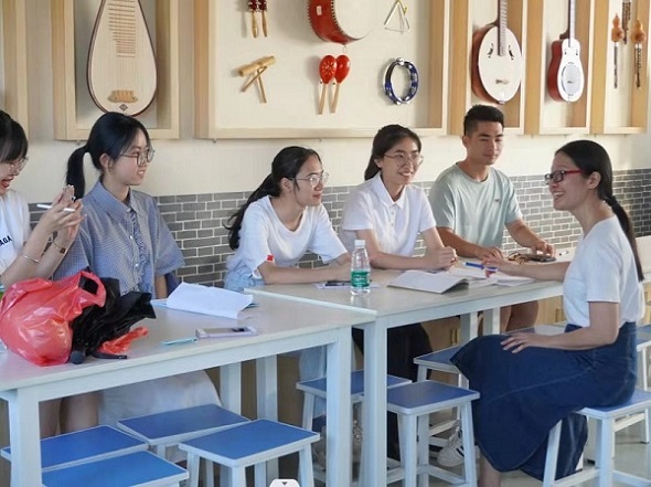 �A�ώ�����W(xu��)ʢ��Ξ���x(ch��ng)�(du��)�_(k��i)չ������M(j��n)У�@���{(di��o)�л��(d��ng)