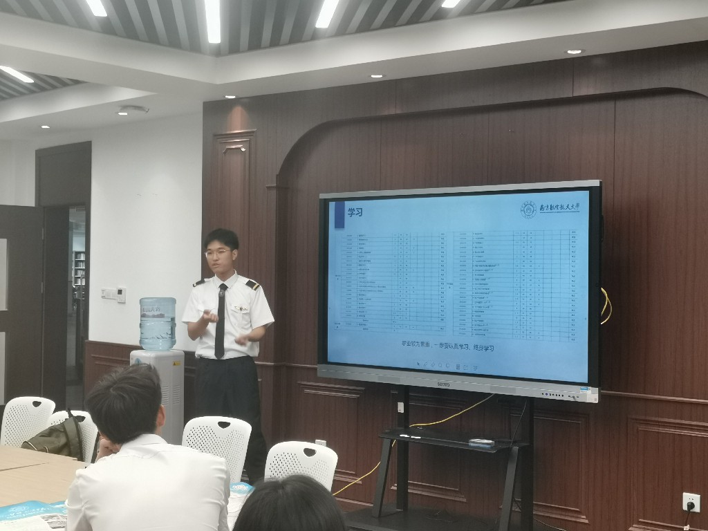 �Ϻ��W(xu��)����ĸУ �����W(xu��)���w���