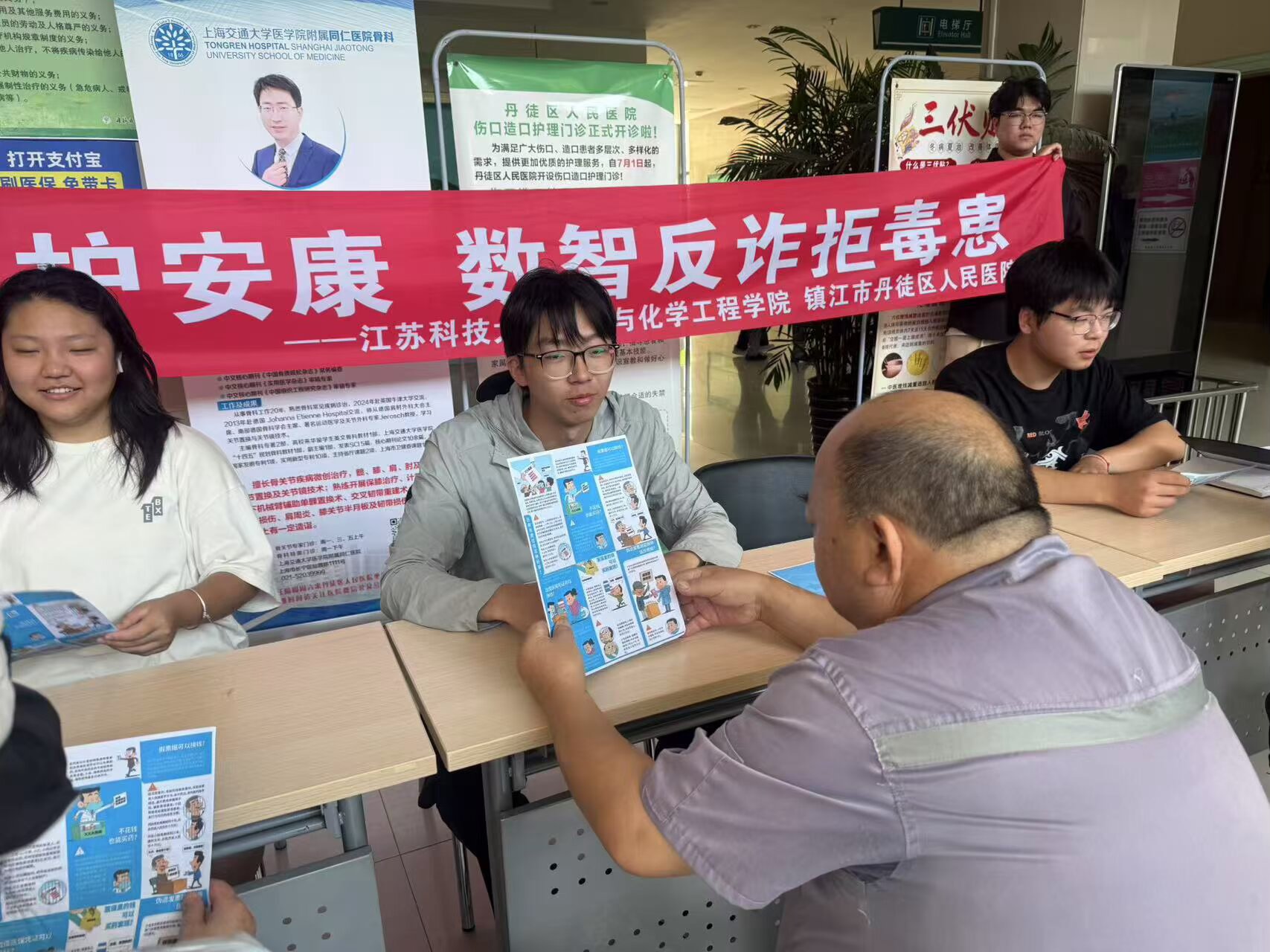 ���K�Ƽ���W�h���WԺ�_չ���ഺ־Ը�M�tԺ ���p����ů���ġ�������`���