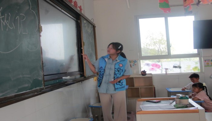 ��ɫ���c��ͯ�ģ��_�������L��֮��