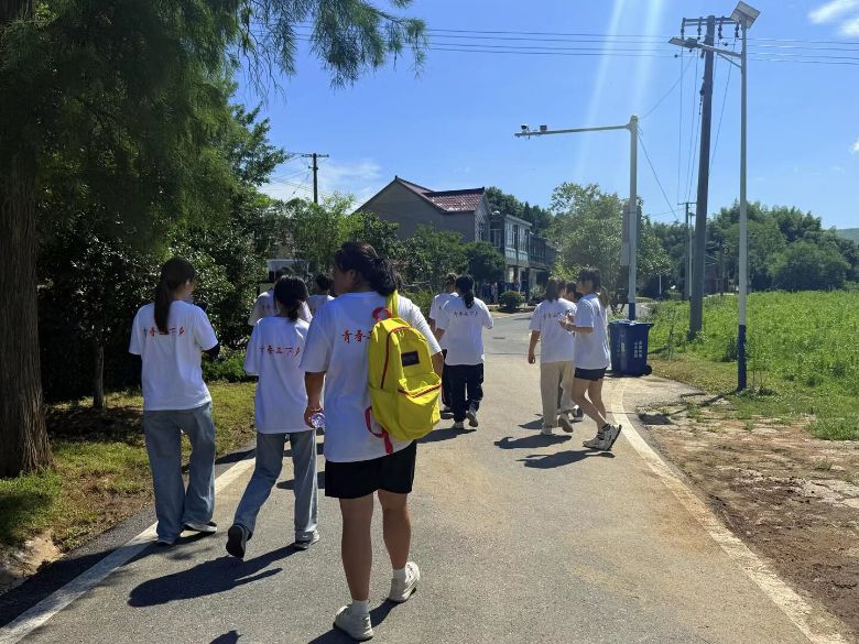 �Ϸʴ�W(xu��)���ഺ�؉|�У������L�¾������������l(xi��ng)���(hu��)��(sh��)�`���(d��ng)