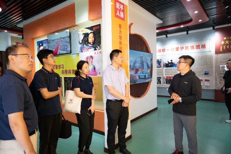 �Ї�ʯ�ʹ�W(xu��)���A�|��ʯ�͹��̌W(xu��)Ժ��������Ұ�d�l(xi��ng)��(sh��)�`�(du��)������Ļ����d ����������}