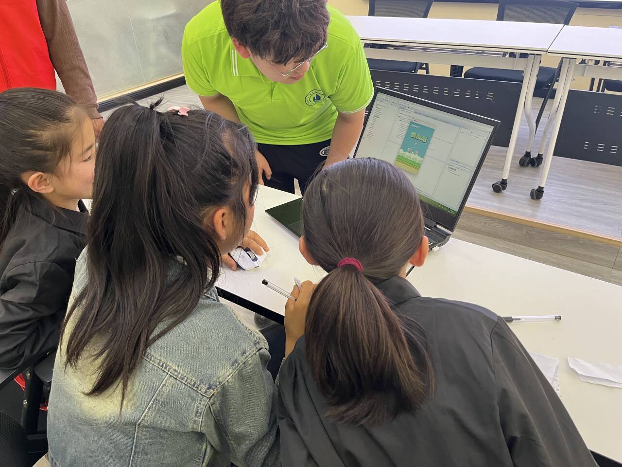 �m��������W(xu��)Ӌ(j��)��C(j��)�cͨ�ŌW(xu��)Ժ�������������_չ����ԭ�ϵ�΢�C(j��)�n-�ٔ�(sh��)����؅^(q��)��С�W(xu��)��ͯӋ(j��)��C(j��)ʹ�����������(xi��ng)Ŀ���������(hu��)��(sh��)�`