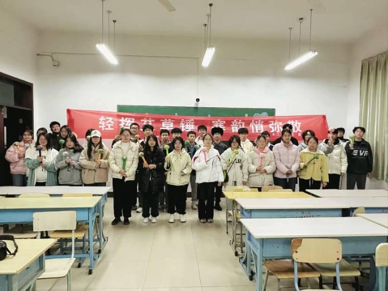 �p�]�����N������ď�ɢ����ľ���̌W(xu��)Ժ�e�k�����F(tu��n)�o���