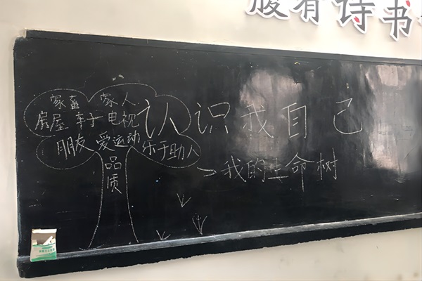 ����������`�������ഺ������ͨ��־Ը������_չ���J�R���Լ�����ɫ�n��