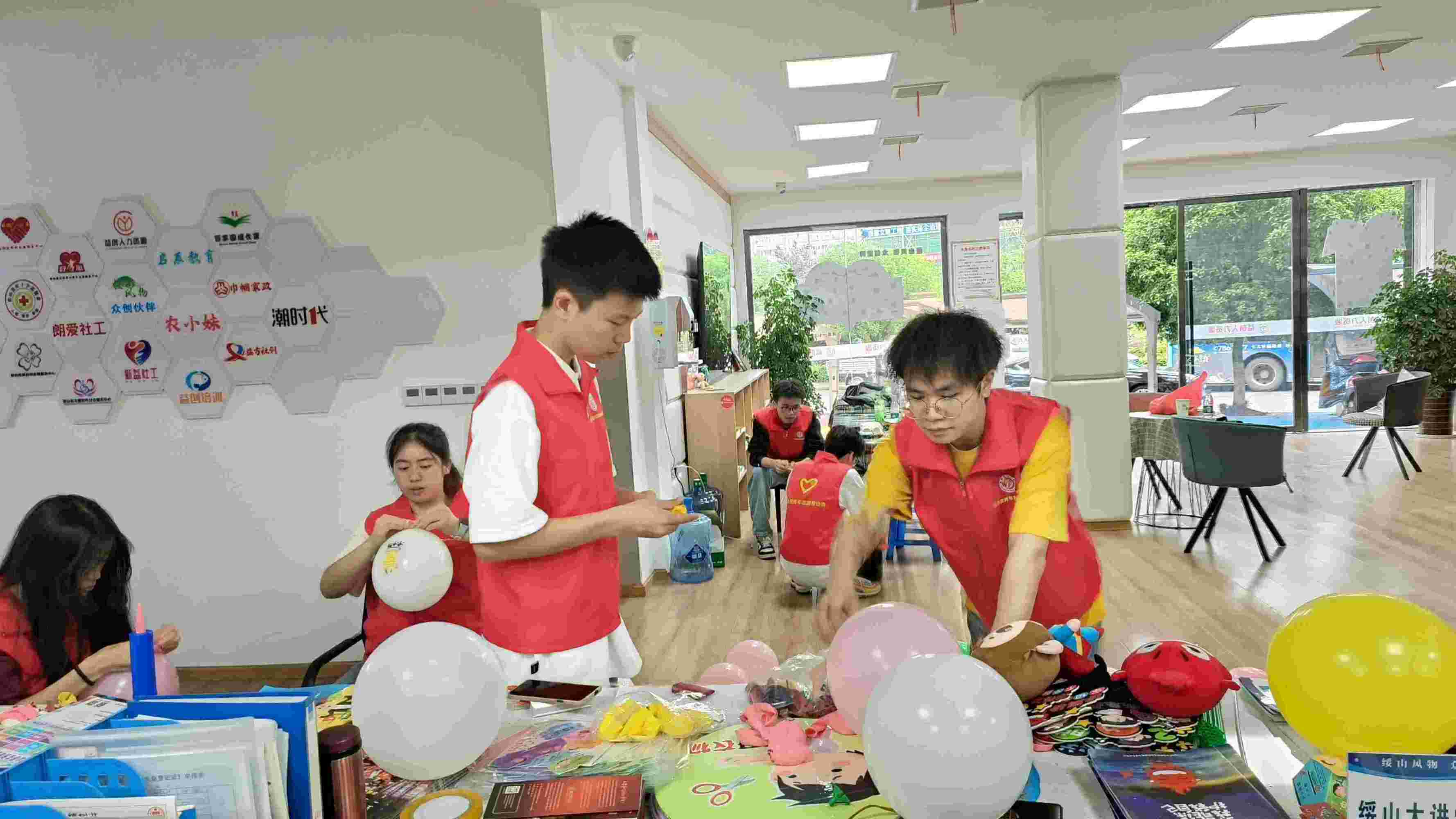 �A���Y�ˣ��������L��������ʯ�ʹ�W�����֮�⣬־Ը���֡��ҡ����v��_չ�A���νY���v���