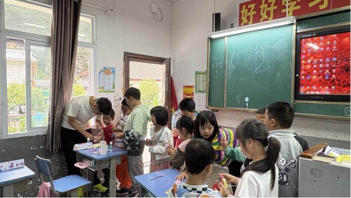 ��������WԺ������Ӌ����־Ը�����չ�_��ɫ�ֹ��ۼ��n��