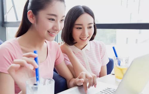 10�Nֵ�����Ů��