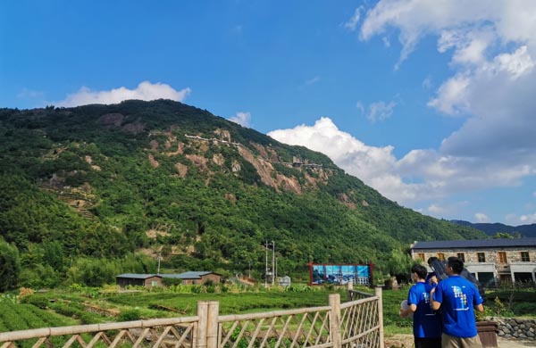 ��ѭ�l�����d���ԣ�̤Óؚ�¸�֮·�� ����������ͨ��W����������С���̽�L���Ї���ؚ��һ�塱��Ϫ��