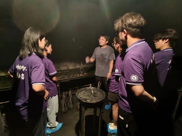 ��īǧ����У�һ�Vī�����Ž�