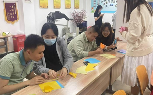 ��ʮ�Ѱك�����ɫ�F���Ŀ֮��^�������