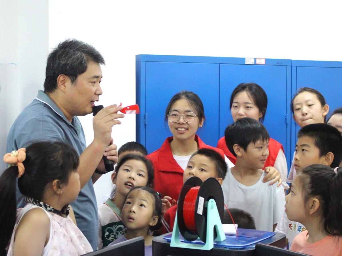 ���I������־Ը����ꠣ�3D�Ƽ����ǻۣ�Уʷ�Ļ���������