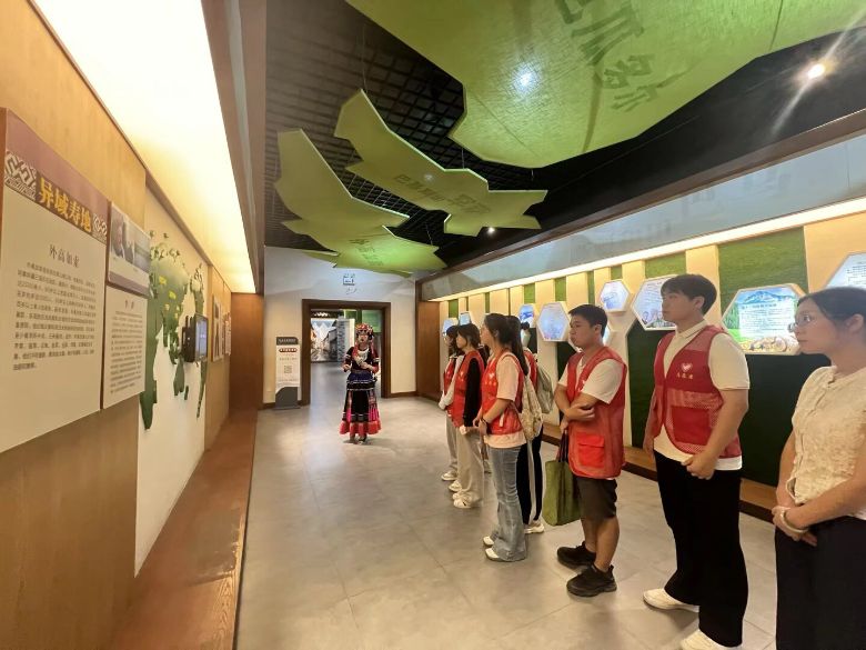 �ό������W(xu��)Ժ�����l(xi��ng)���t�����l(xi��ng)̽�� �ഺ���E�������R���d·