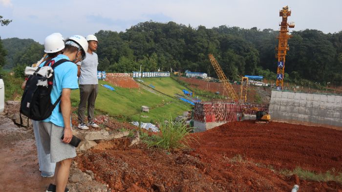 ���`�F�ɆT�؉��w�_չ���ؿ�̽  ����Ɣz