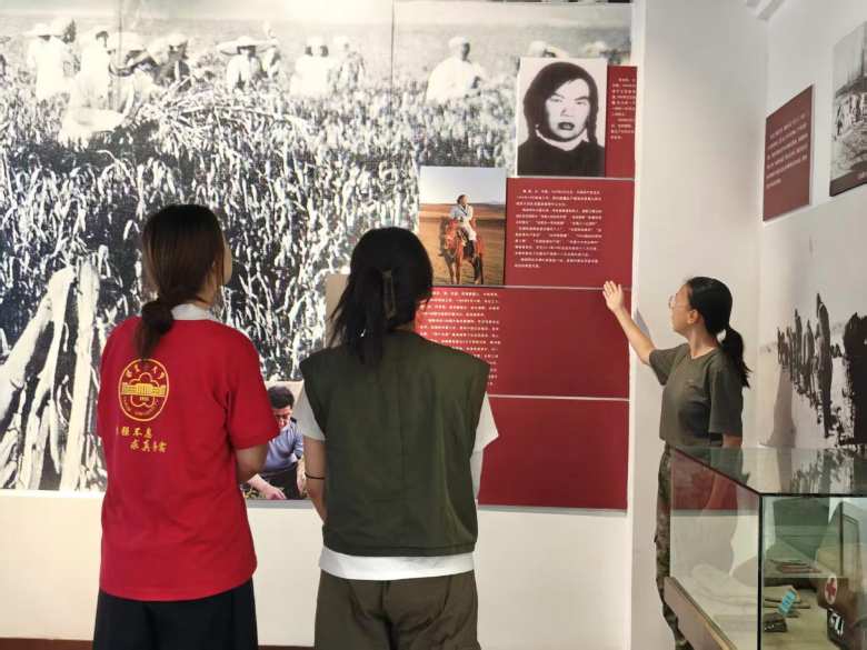 Ӣ�������� Ů���غ�ɽ