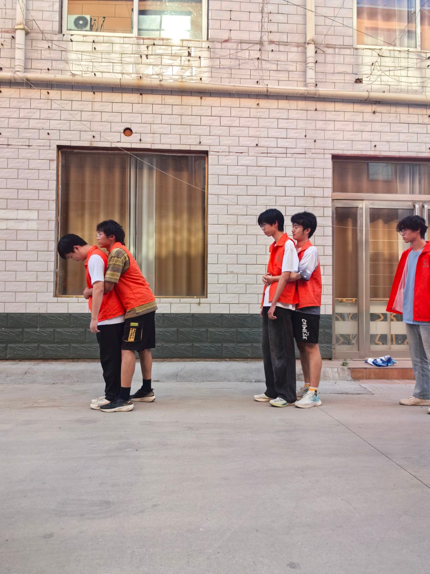 �������lʿ����^�У��ഺ���������d