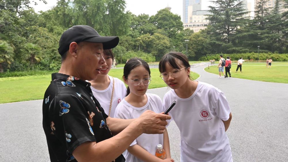 �y�������ˣ���Ϧ��ٳ�