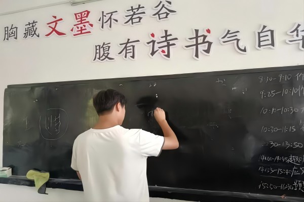 ����������`����������WԺ���ഺ������ͨ��־Ը���������ȫ���_չ�h����ɫ�n��