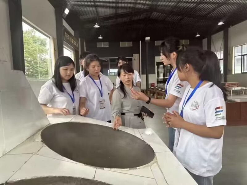 �r(n��ng)�I(y��)��ɫ��׷�l(xi��ng)�����d֮��