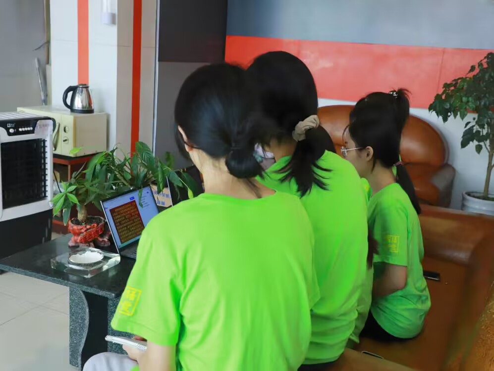 �V�������W�ČWԺ�Fί�W�������w����У������l�塱־Ը��������_��Փ�W����