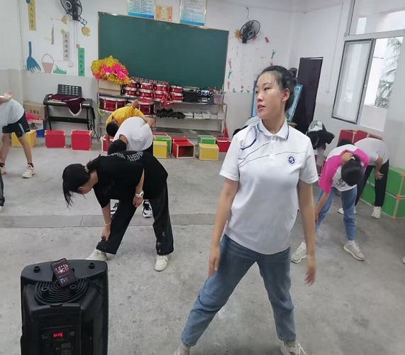 �h�������W(xu��)Ժ��ͯ��ͯ�С�־Ը����(w��)�(du��)�������ഺ ���(d��ng)����