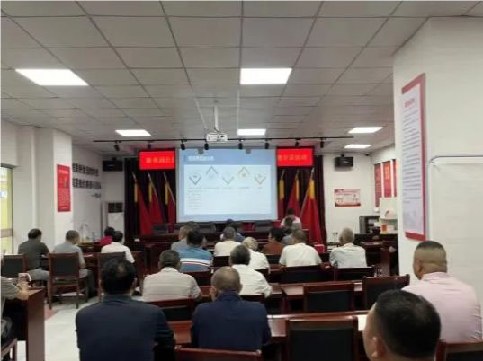 ���w�W(xu��)Ժ�����c���Ϲ��̌W(xu��)Ժ����������`�������o���M��(qu��n)�棬�������Є�