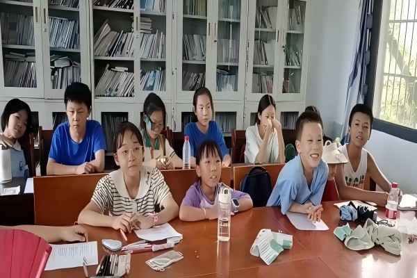 ����������`����������WԺ���ഺ������ͨ��־Ը������_չ�Gɫ�h(hu��n)���n��